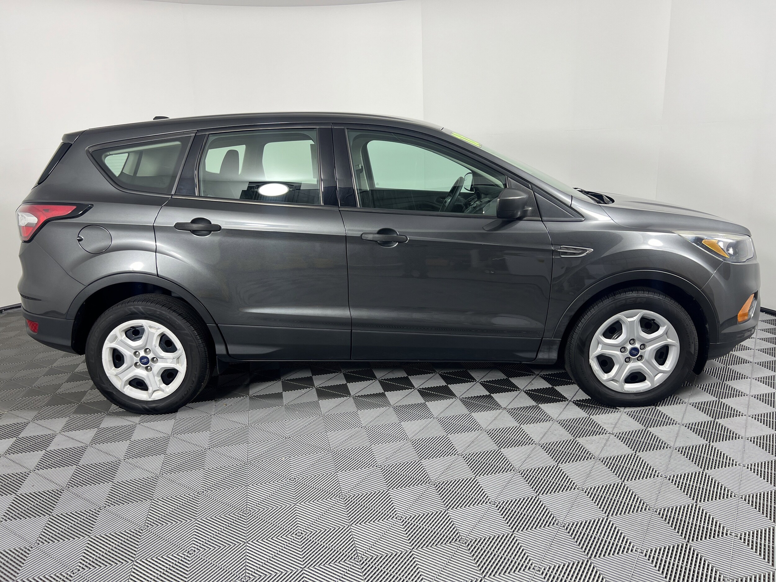 2018 Ford Escape S photo 2