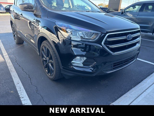 Used 2017 Ford Escape SE with VIN 1FMCU0G91HUF06328 for sale in Springfield, OH