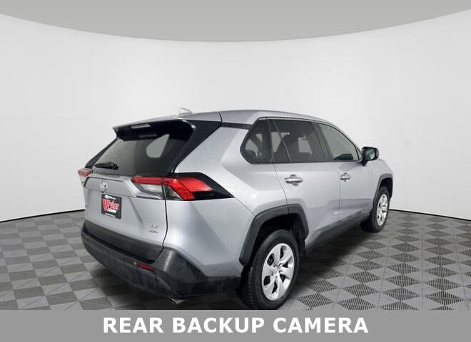 2024 Toyota RAV4 Hybrid XLE photo 3
