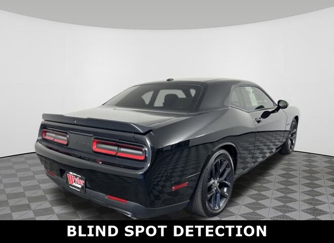 2021 Dodge Challenger R/T photo 3