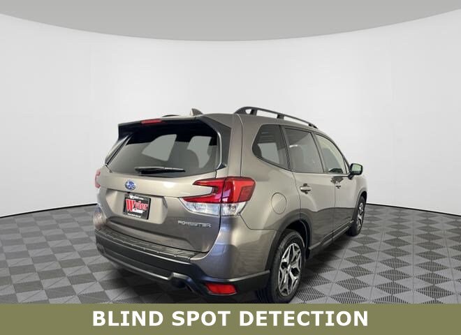 2022 Subaru Forester Premium photo 2