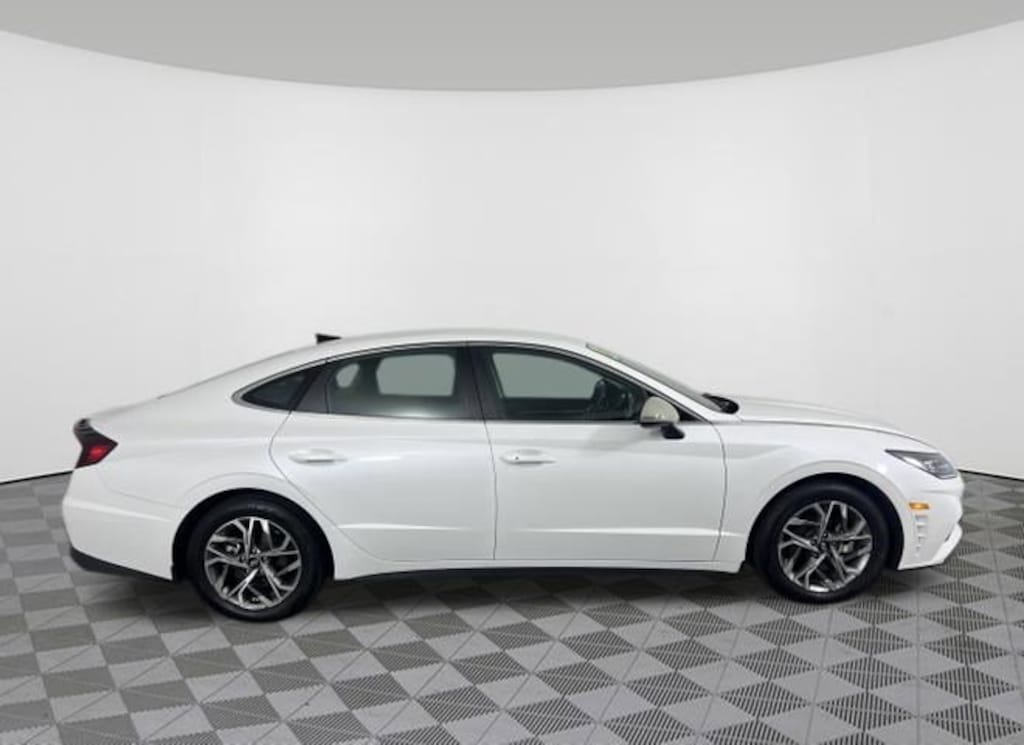 Used 2022 Hyundai Sonata SEL Sedan
