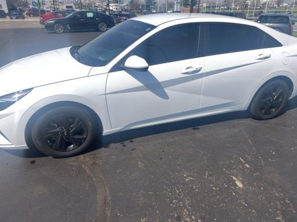 Used 2022 Hyundai Elantra SEL Sedan