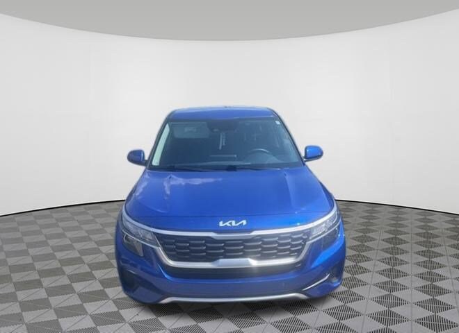 2023 Kia Seltos LX photo 2