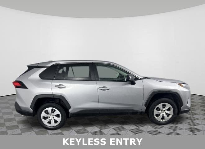 2024 Toyota RAV4 Hybrid XLE photo 2