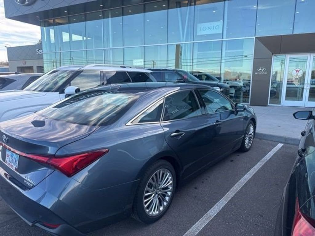 Used 2019 Toyota Avalon Hybrid Limited Sedan