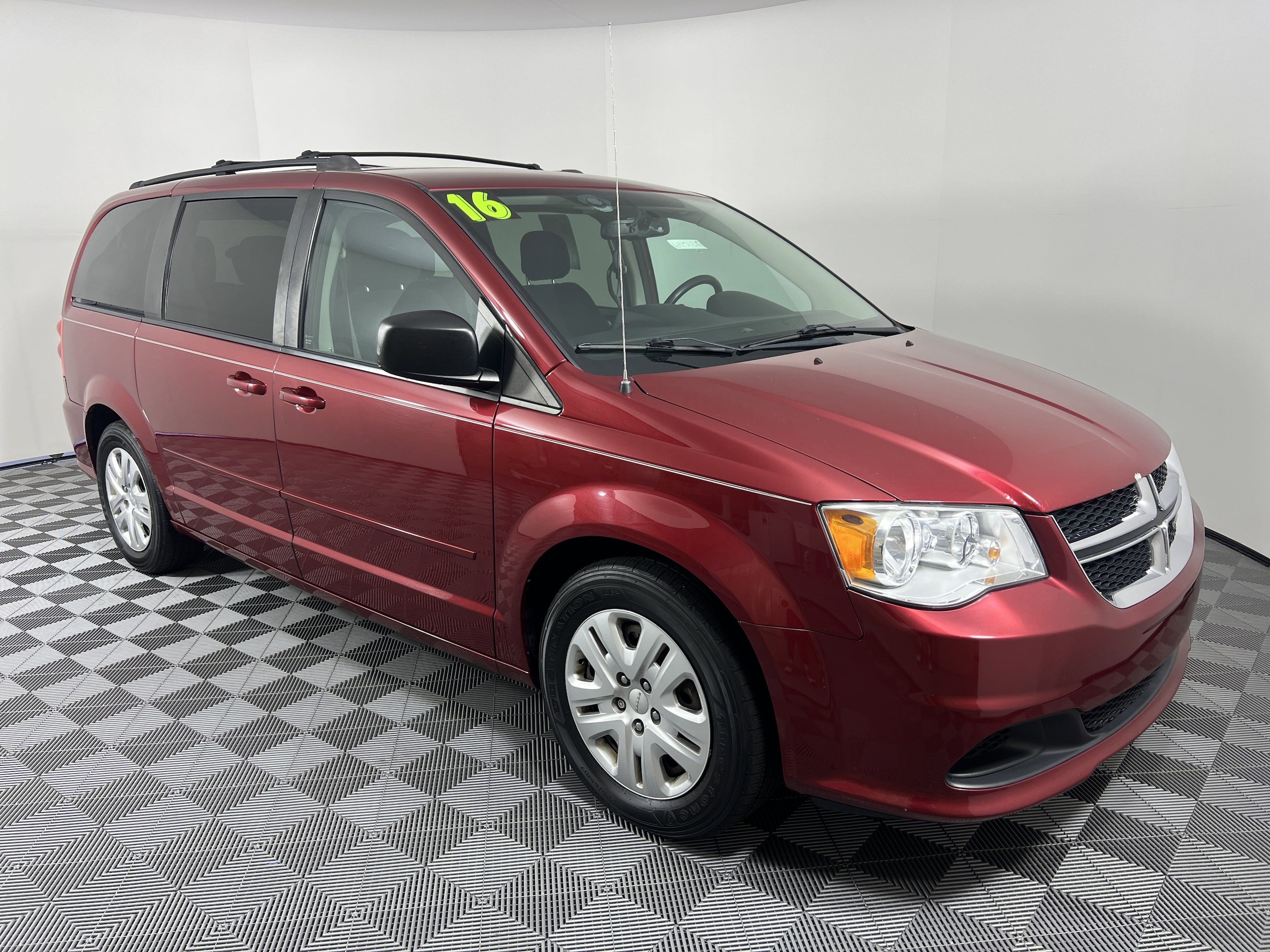 Used 2016 Dodge Grand Caravan SE with VIN 2C4RDGBG8GR219593 for sale in Fairfield, OH