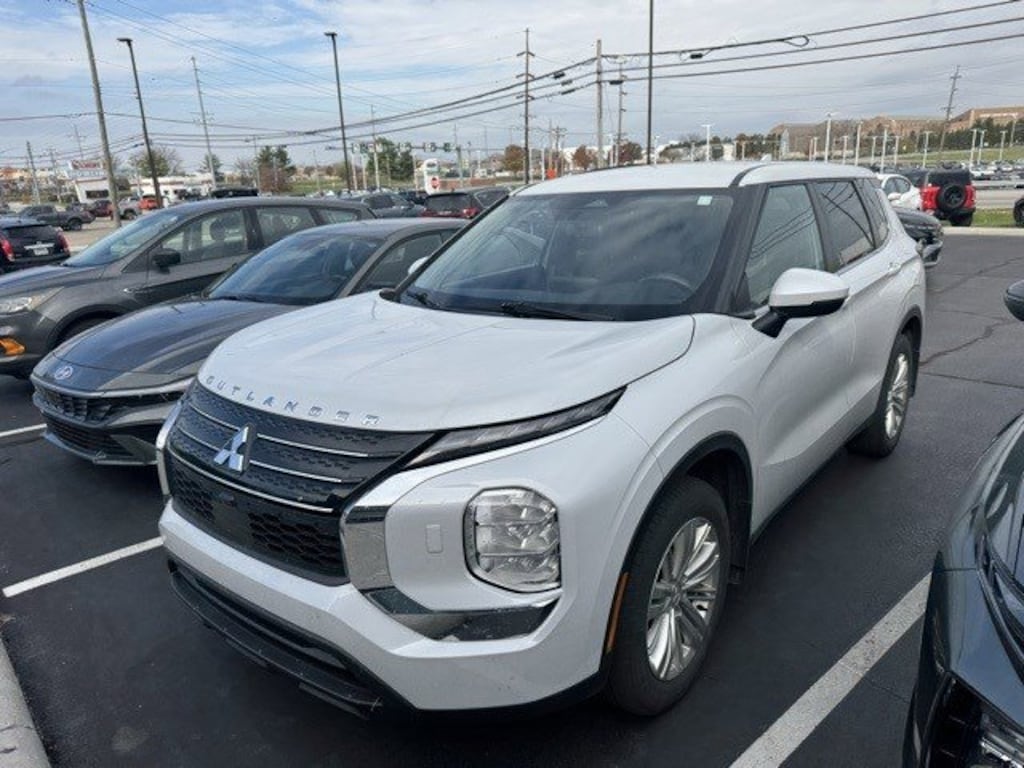 Used 2023 Mitsubishi Outlander ES SUV