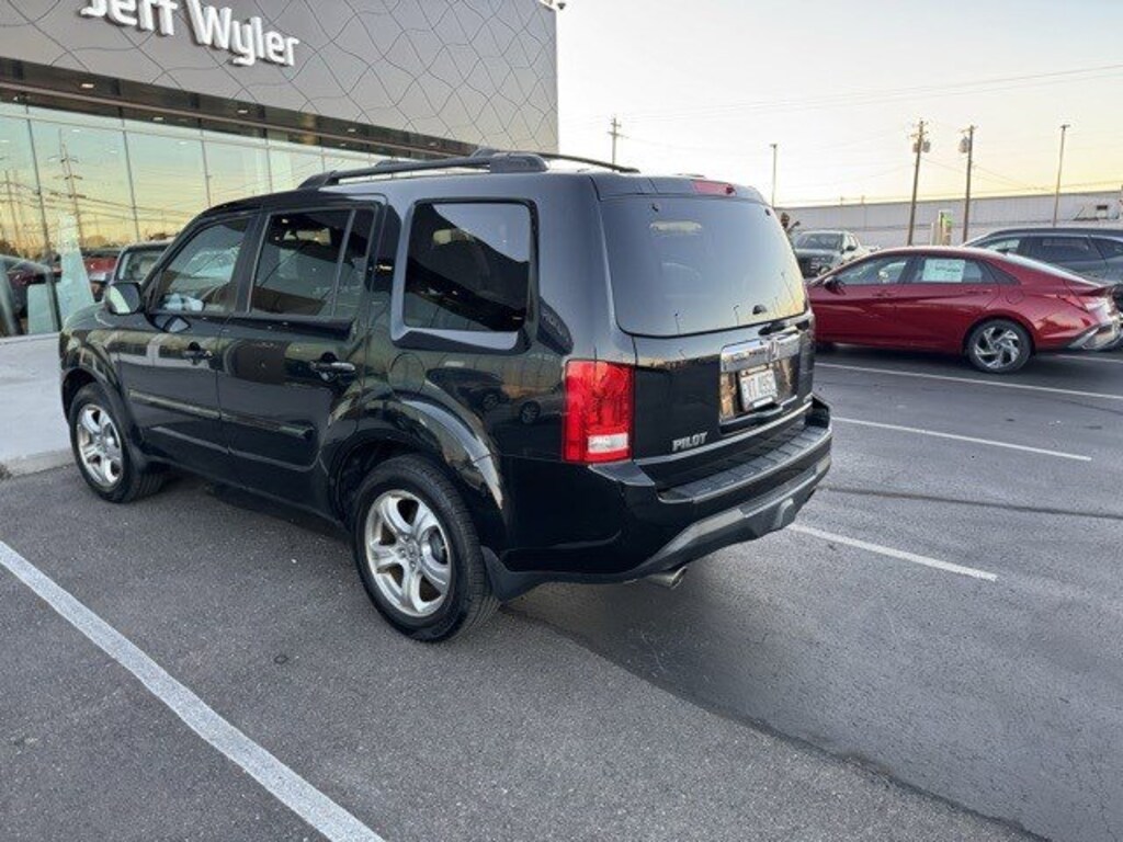 Used 2015 Honda Pilot EX AWD SUV