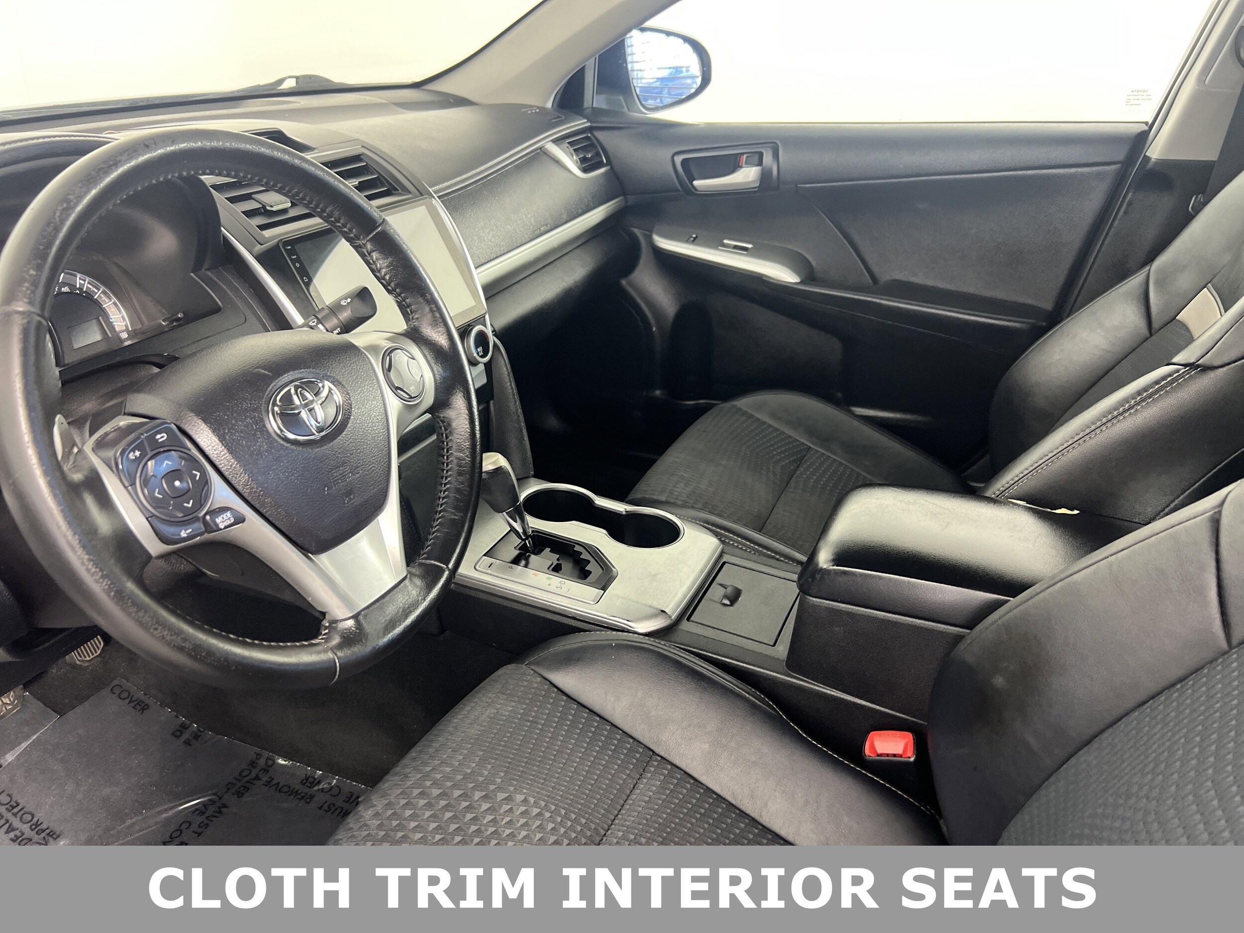 2014 Toyota Camry SE photo 4