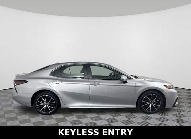 2024 Toyota Camry SE photo 2