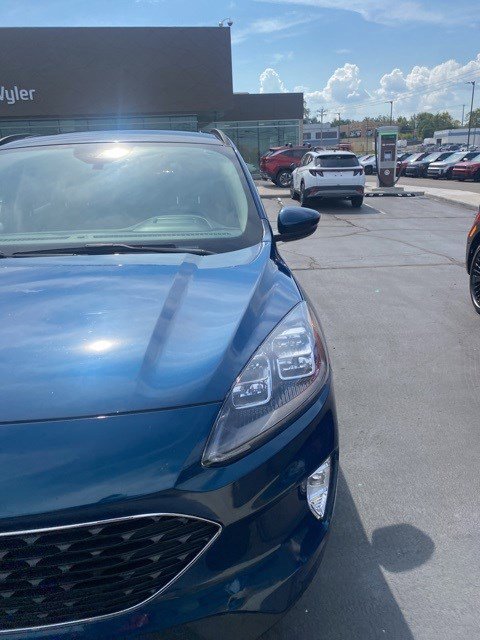 2020 Ford Escape Titanium Hybrid photo 3