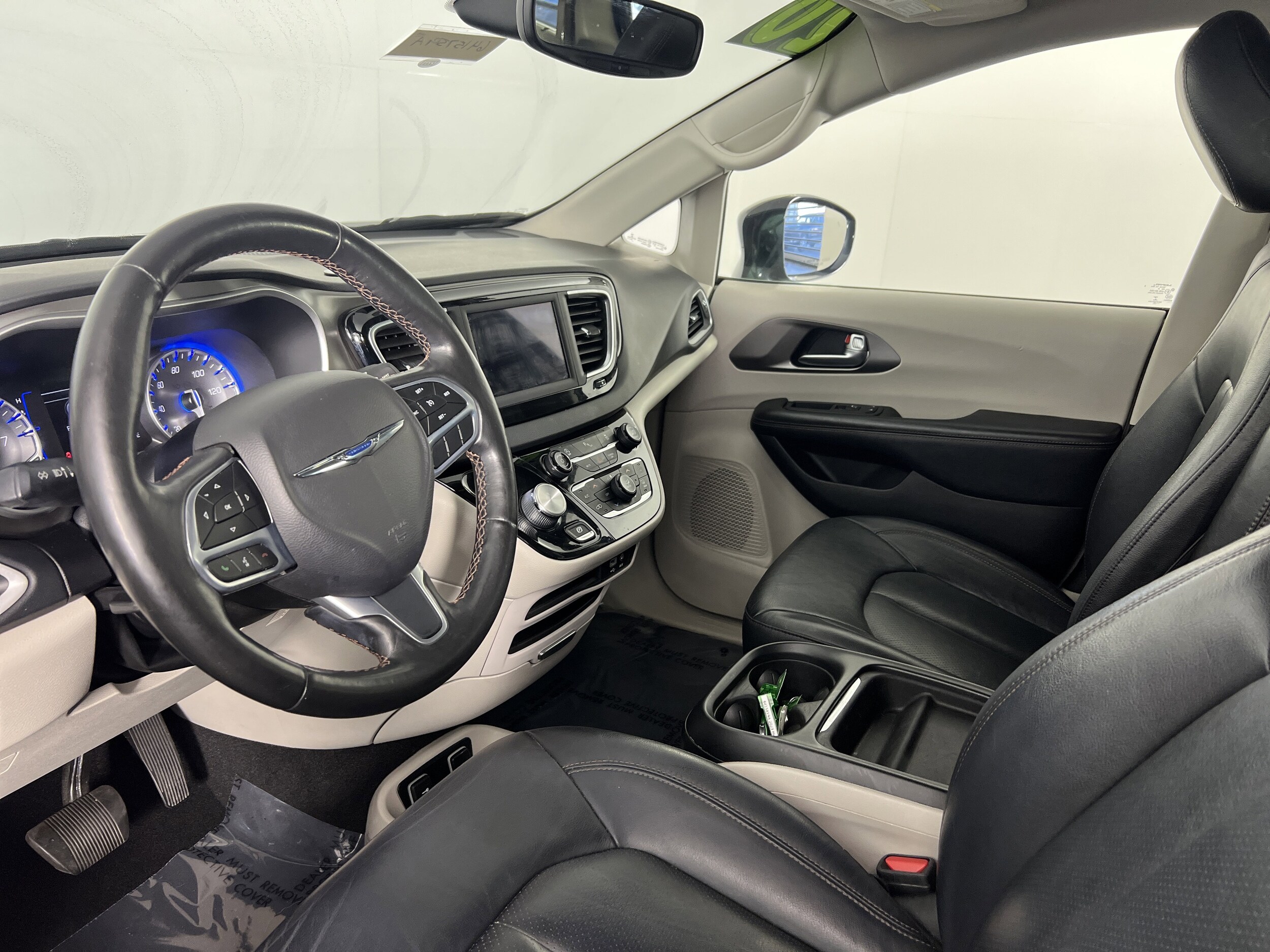 2020 Chrysler Pacifica Touring L photo 4