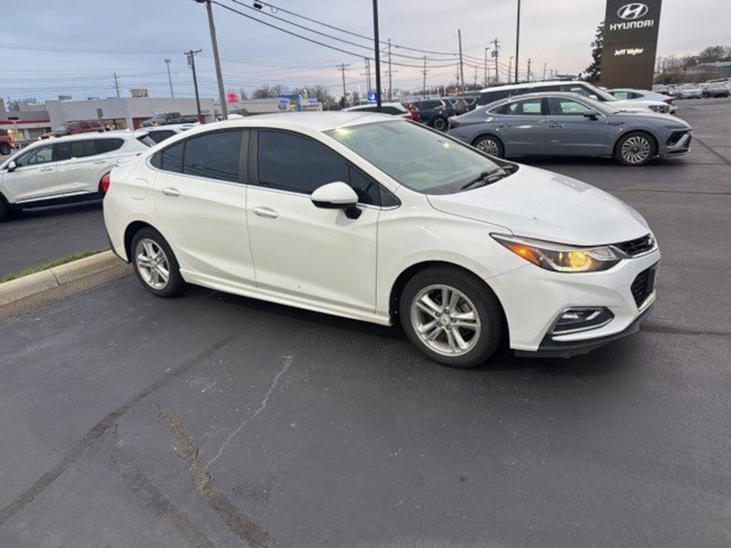 Used 2017 Chevrolet Cruze LT Auto Sedan