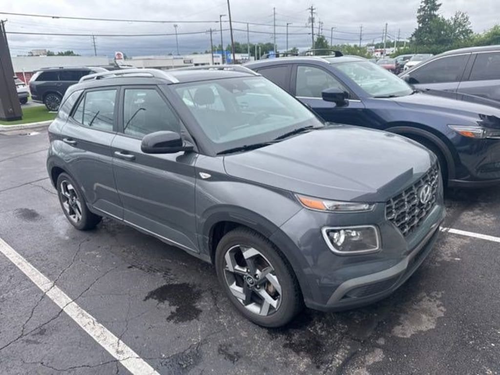 Used 2023 Hyundai Venue Limited SUV