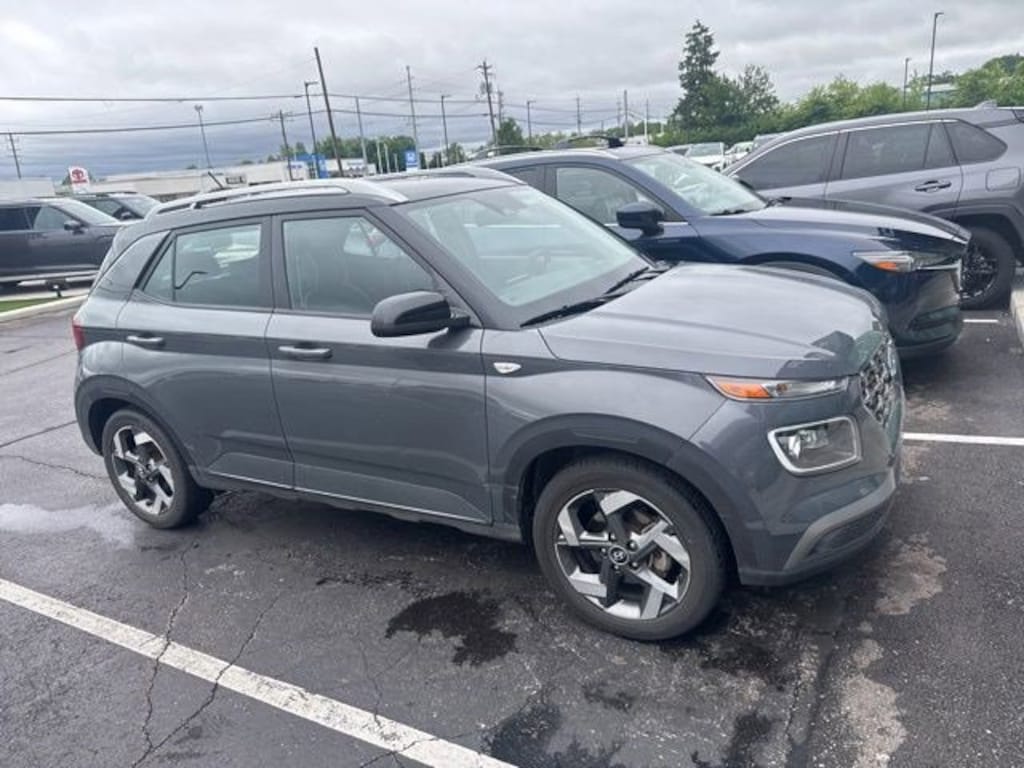 Used 2023 Hyundai Venue Limited SUV