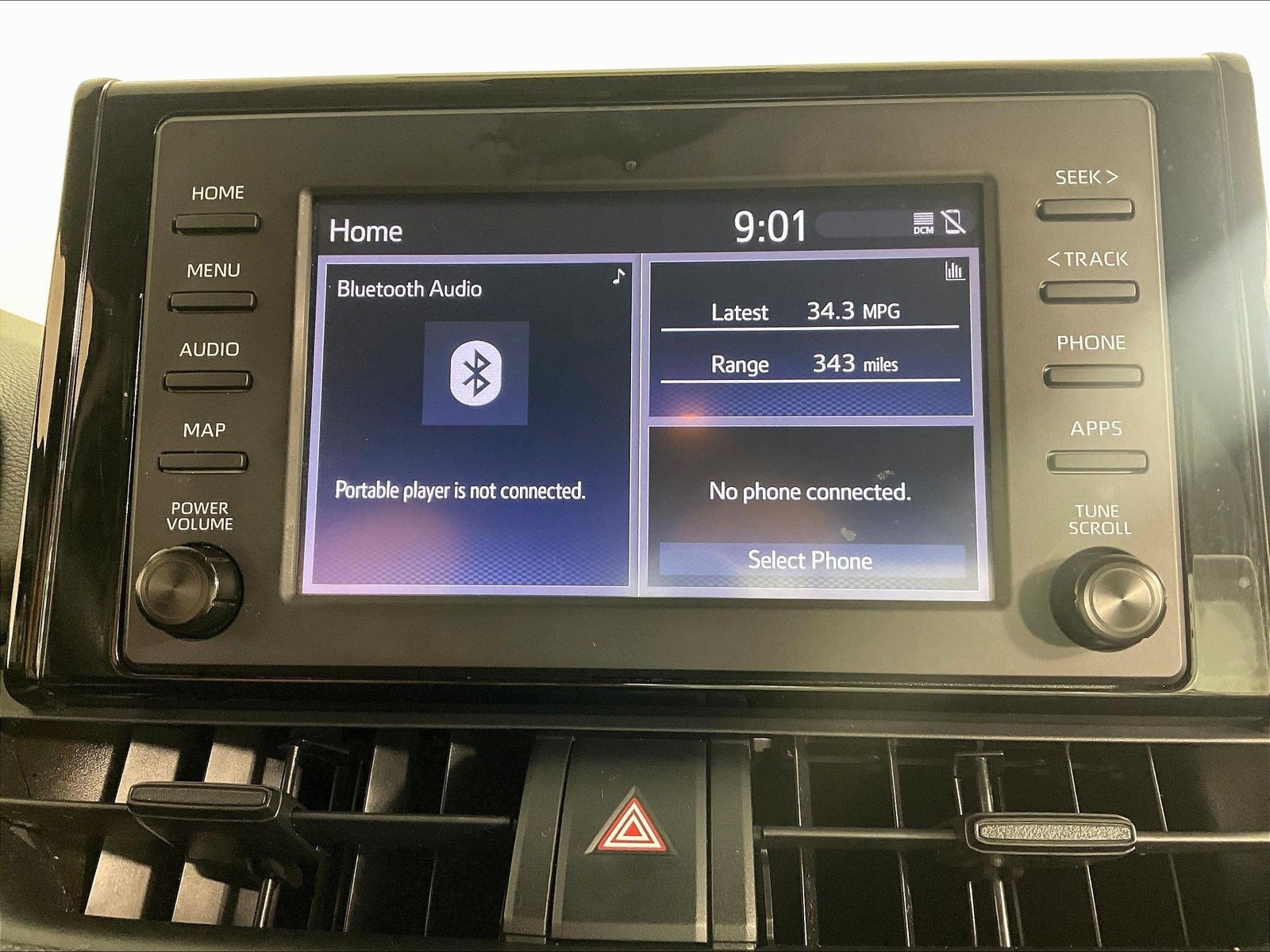 2019 Toyota RAV4 LE - Photo 17