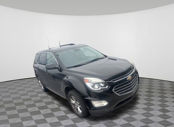 2017 Chevrolet Equinox LT photo 2