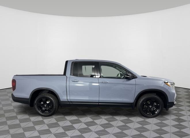 2025 Honda Ridgeline Black Edition photo 3