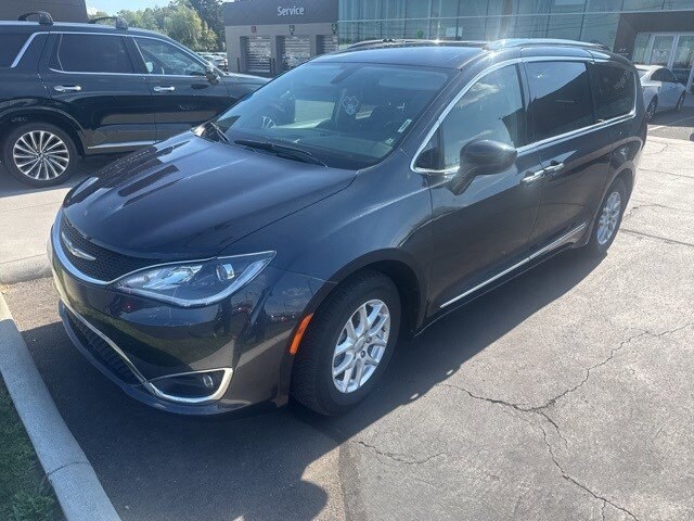2020 Chrysler Pacifica Touring L photo 2