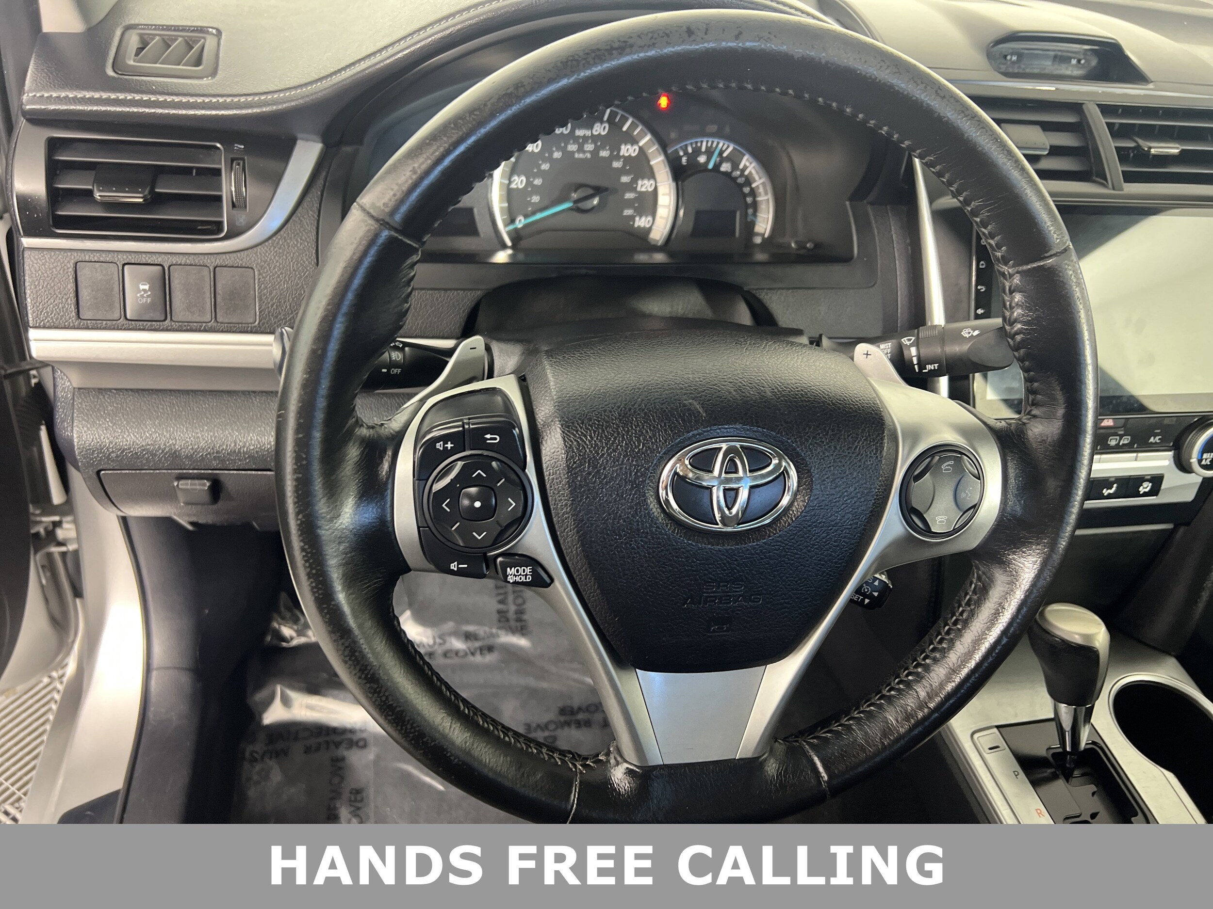2014 Toyota Camry SE photo 4