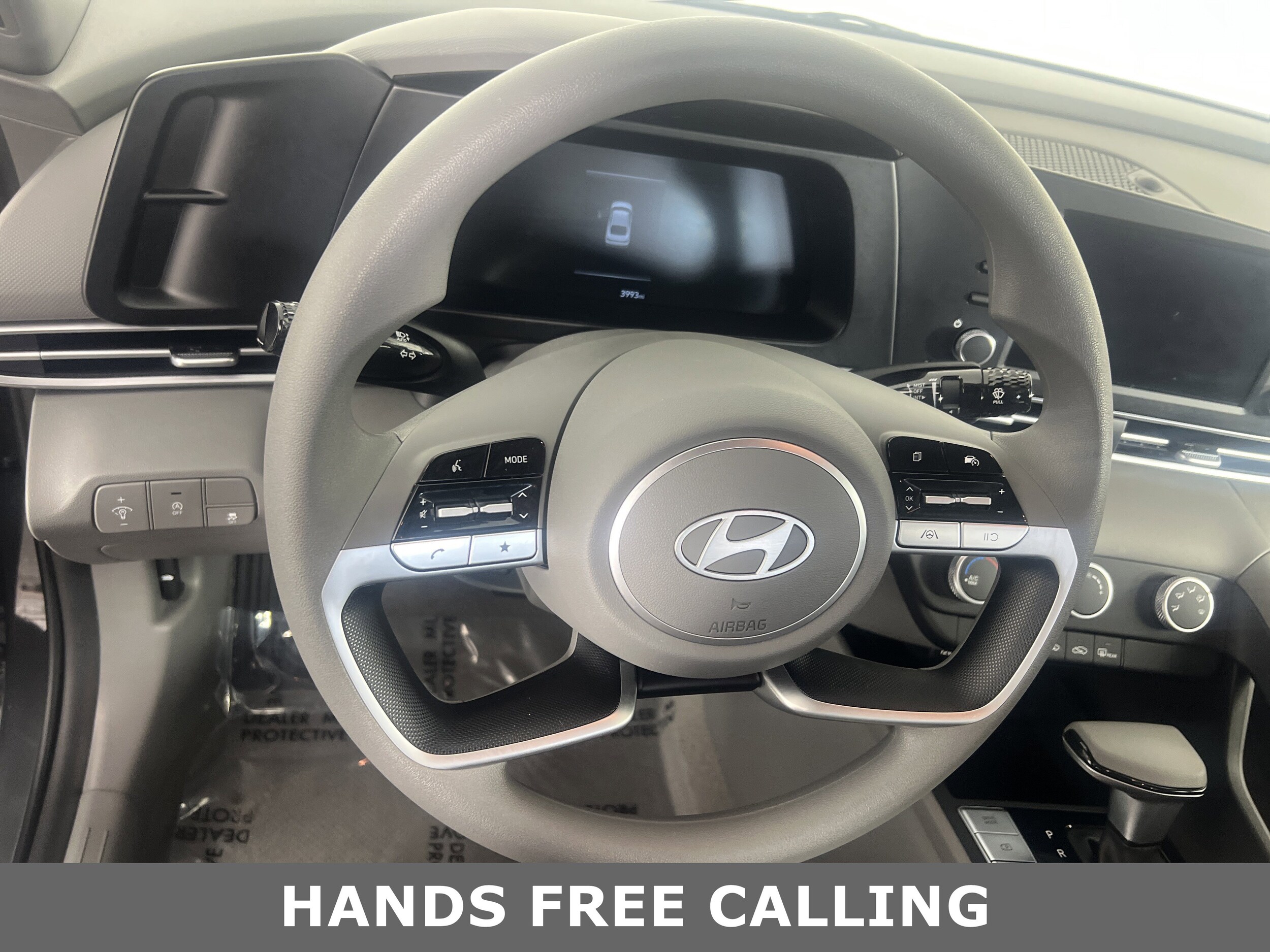 2025 Hyundai Elantra SE photo 3