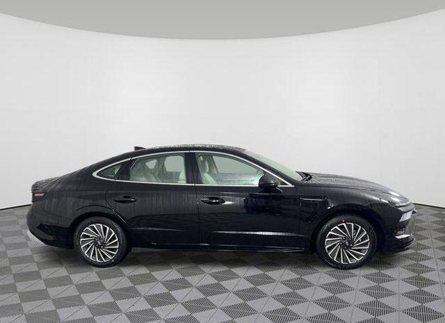 2025 Hyundai Sonata Hybrid SEL photo 2