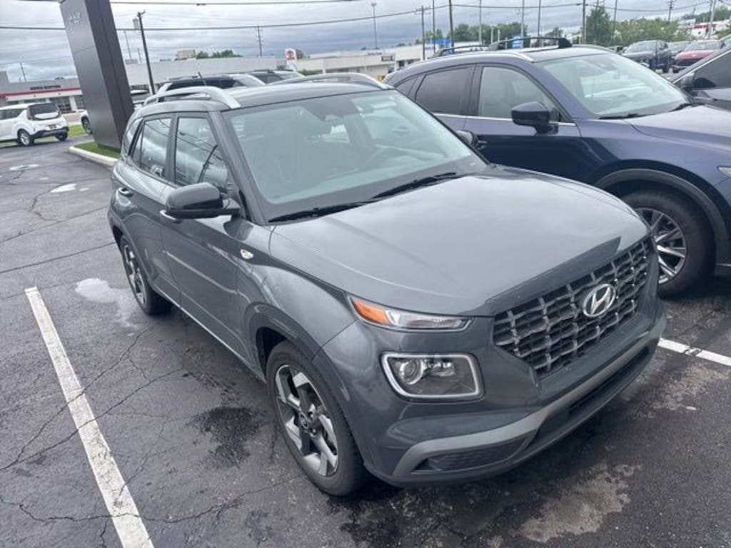 Used 2023 Hyundai Venue Limited SUV
