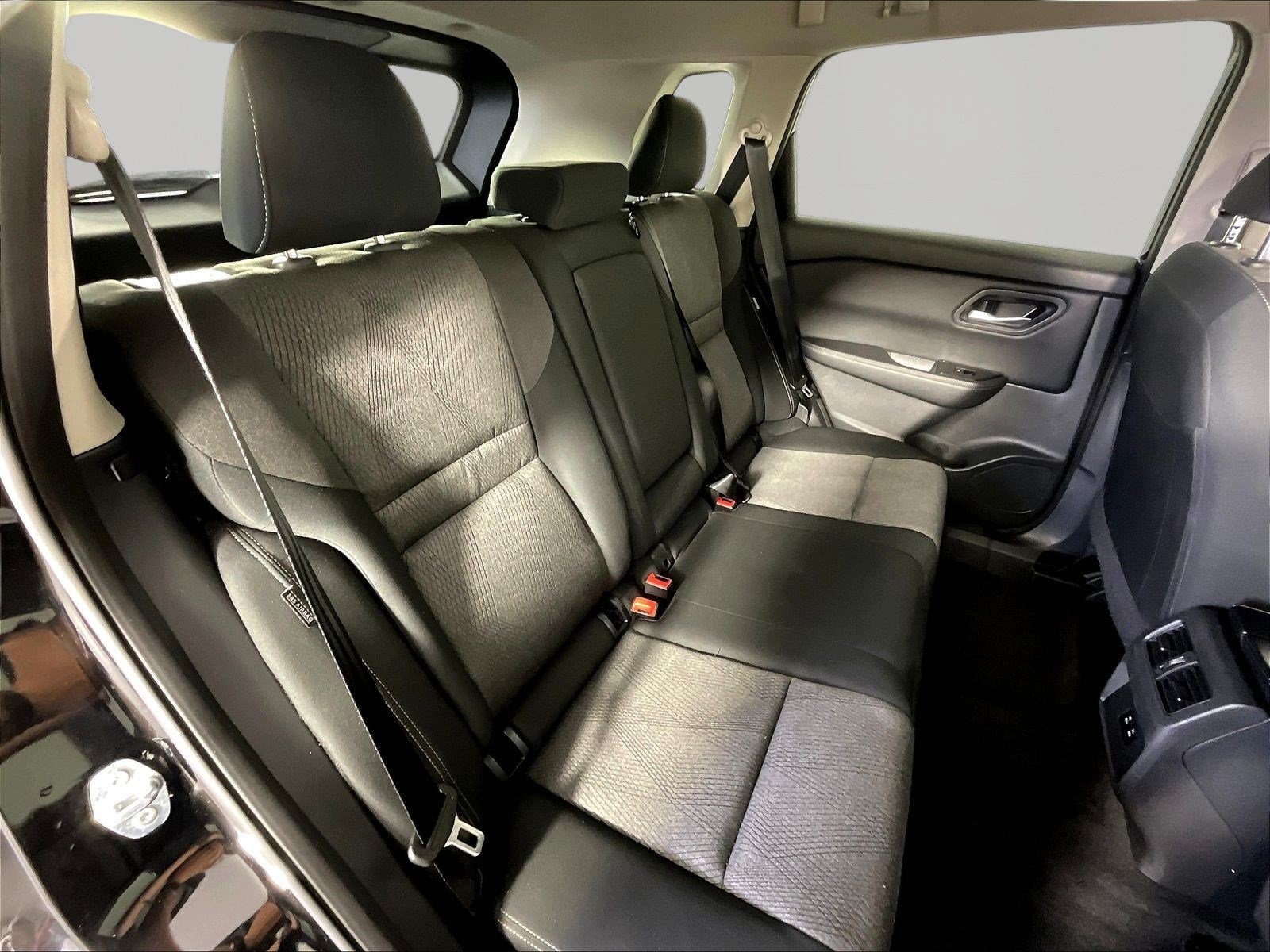 2024 Nissan Rogue SV - Photo 28
