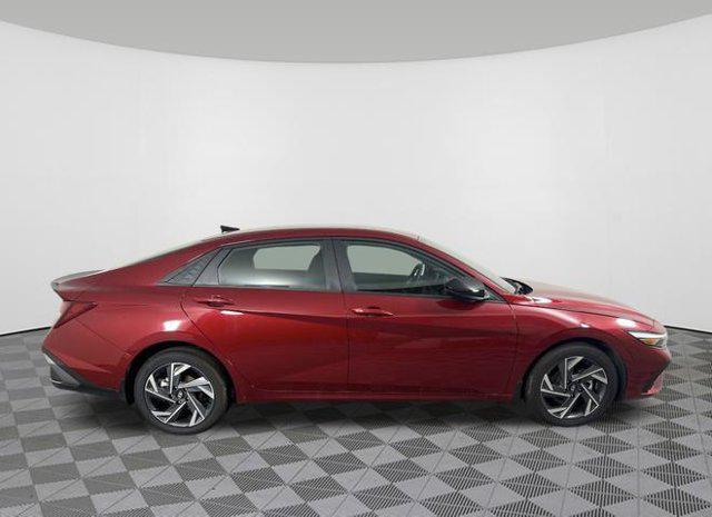 2025 Hyundai Elantra SEL Sport photo 2