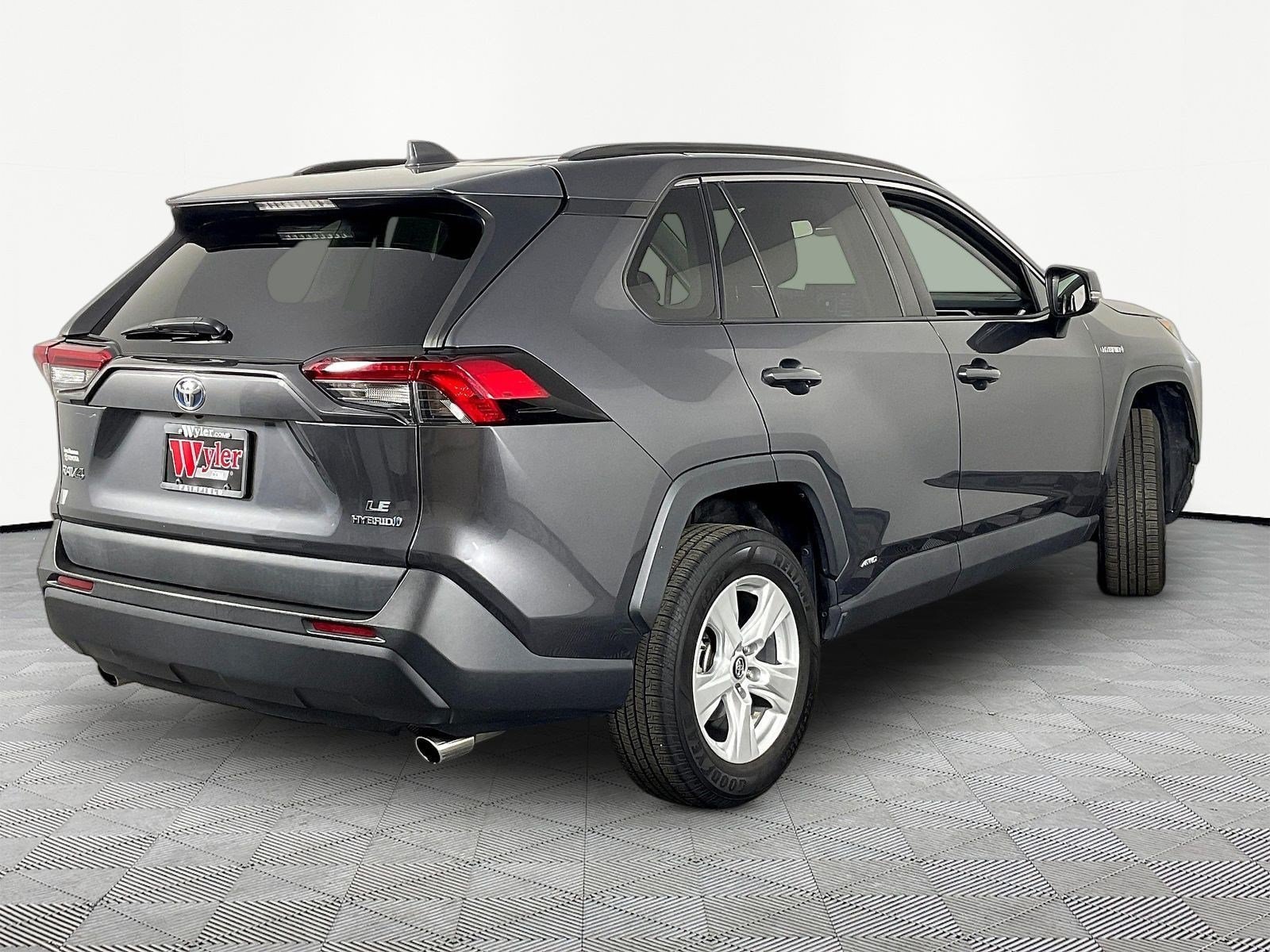 2019 Toyota RAV4 LE - Photo 8