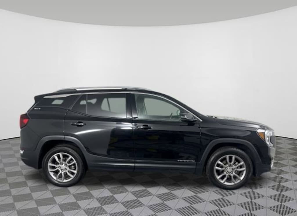 Used 2024 GMC Terrain SLT SUV