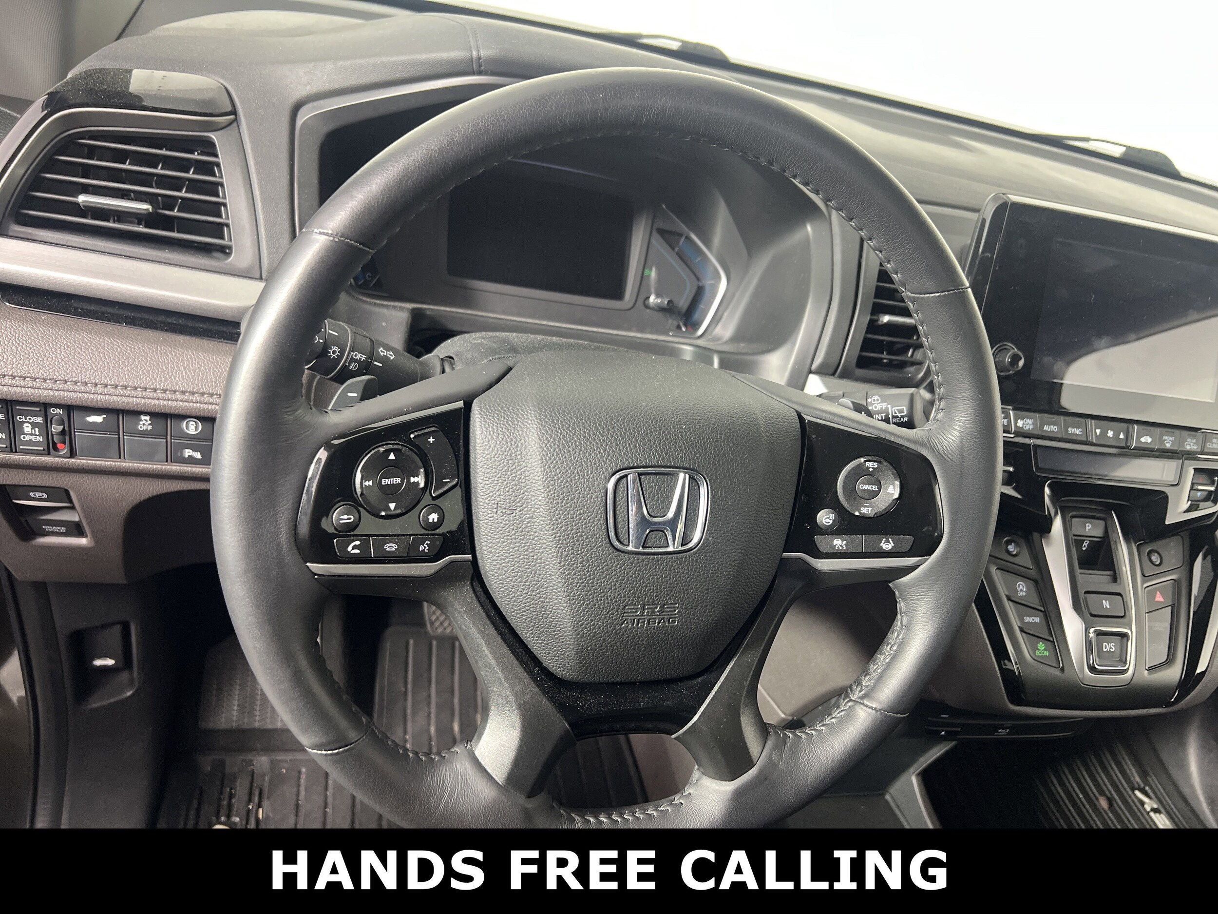 2023 Honda Odyssey Touring photo 3