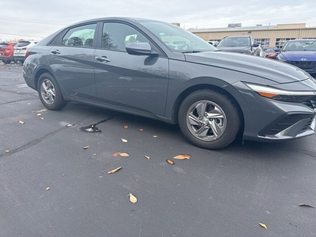 Used 2025 Hyundai Elantra SE Sedan