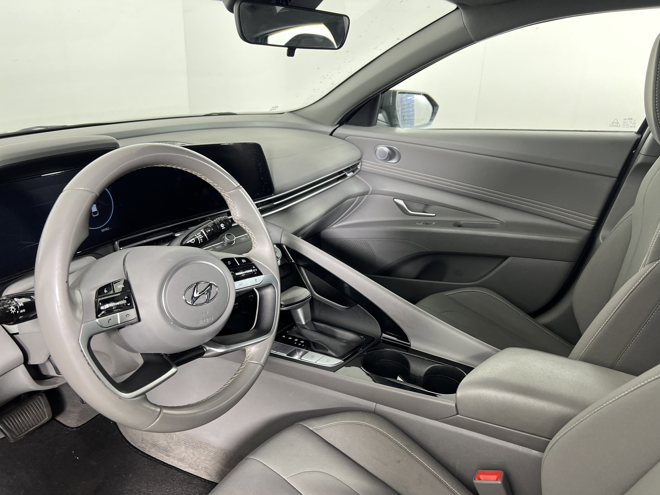 2023 Hyundai Elantra SEL photo 4