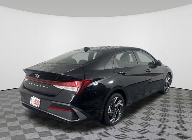 2025 Hyundai Elantra SEL Sport photo 3