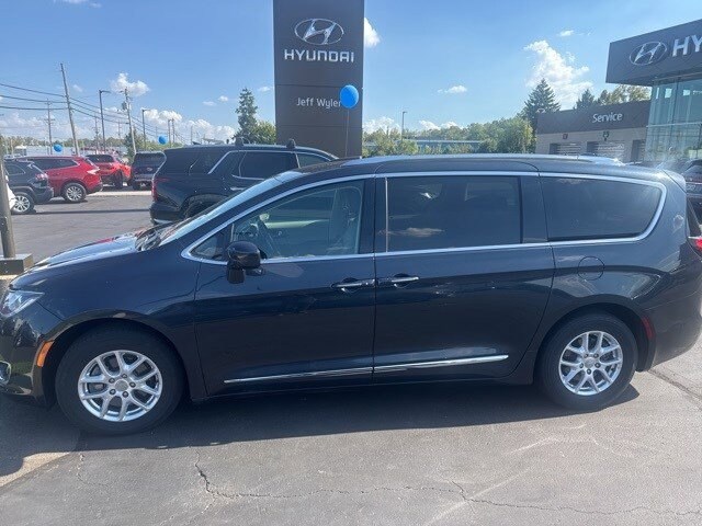 2020 Chrysler Pacifica Touring L photo 4