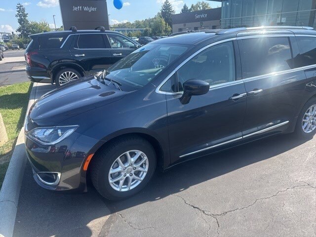 2020 Chrysler Pacifica Touring L photo 3