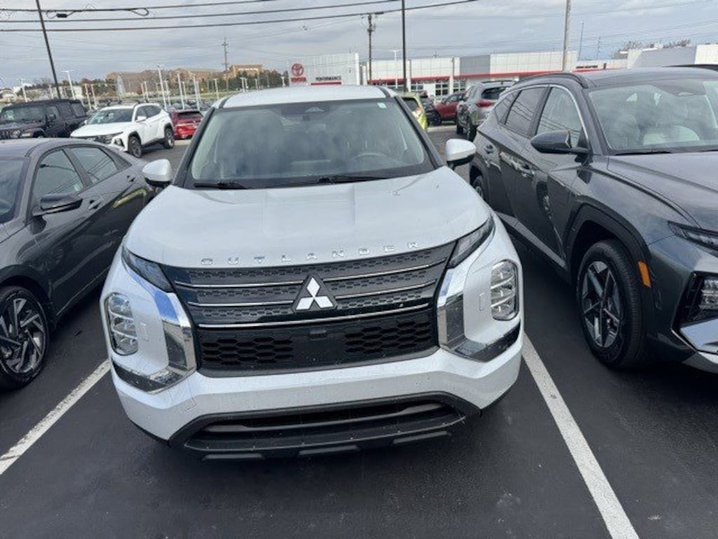 Used 2023 Mitsubishi Outlander ES SUV
