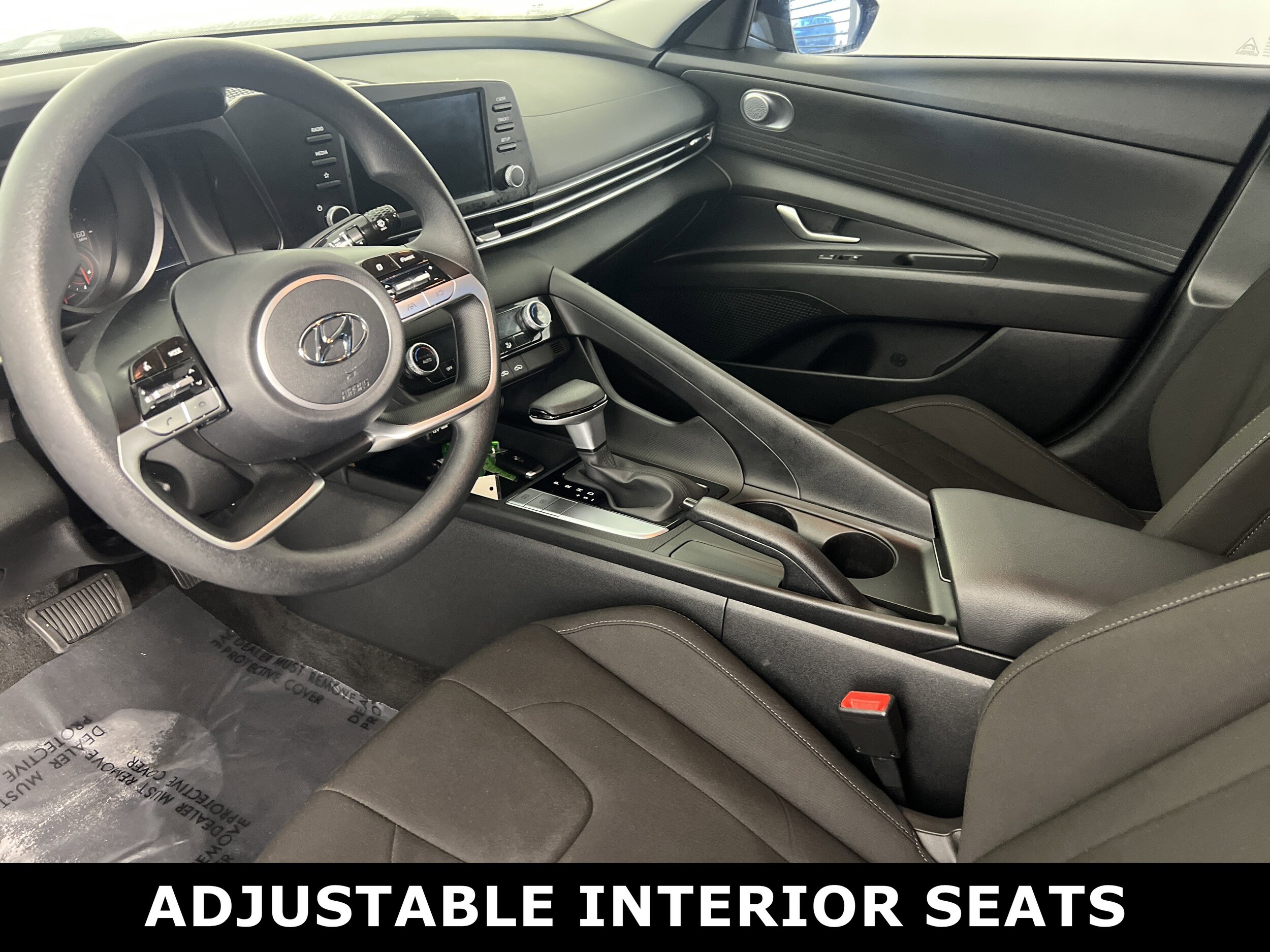 2023 Hyundai Elantra SEL photo 4