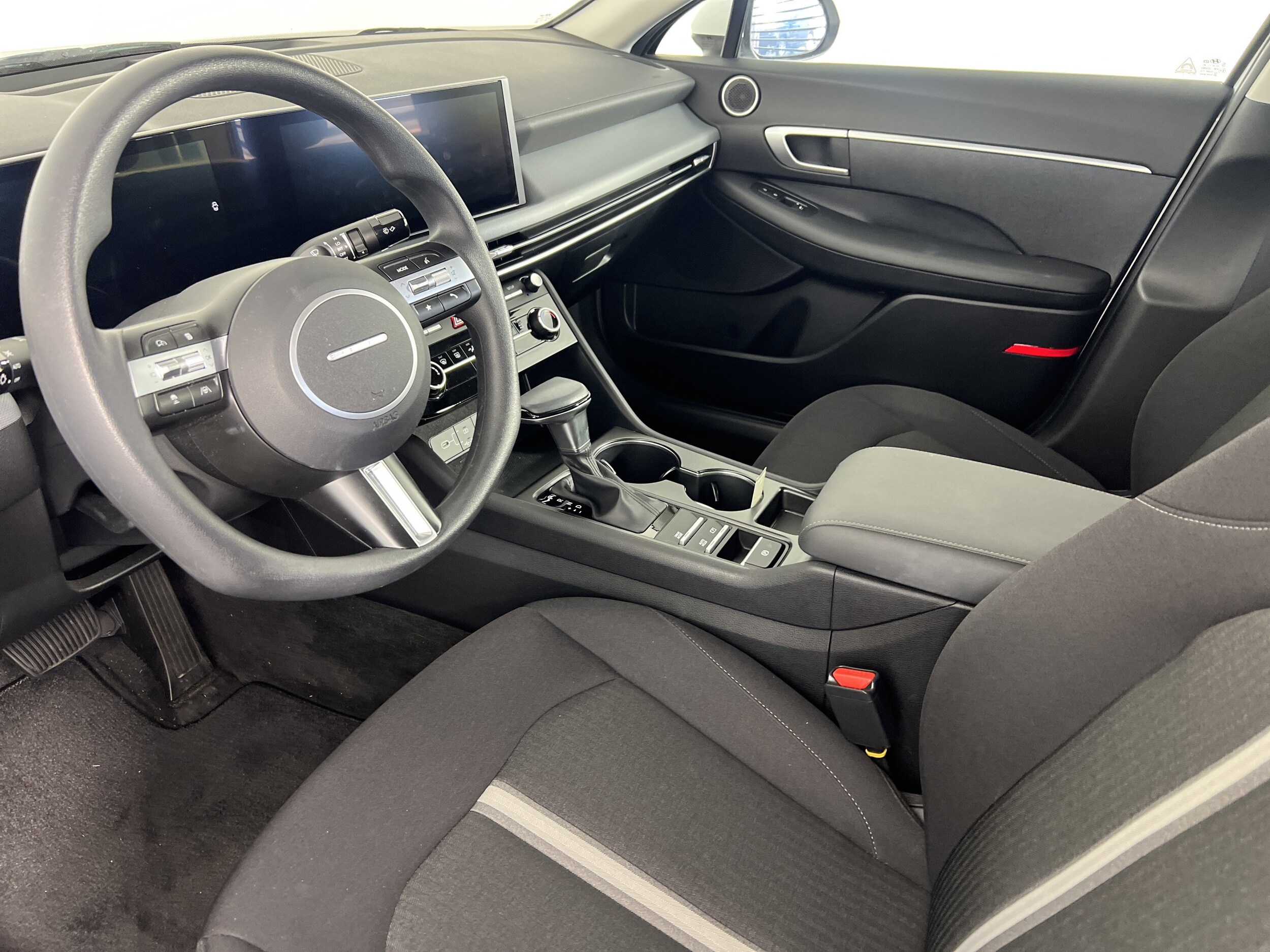 2025 Hyundai Sonata SE photo 4