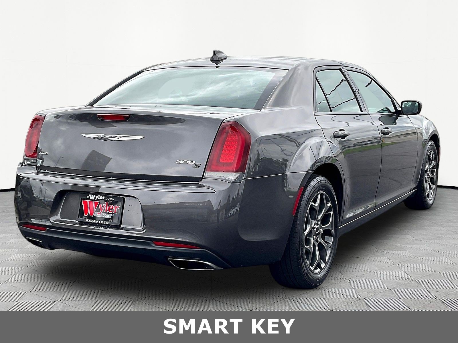 2018 Chrysler 300 S - Photo 8