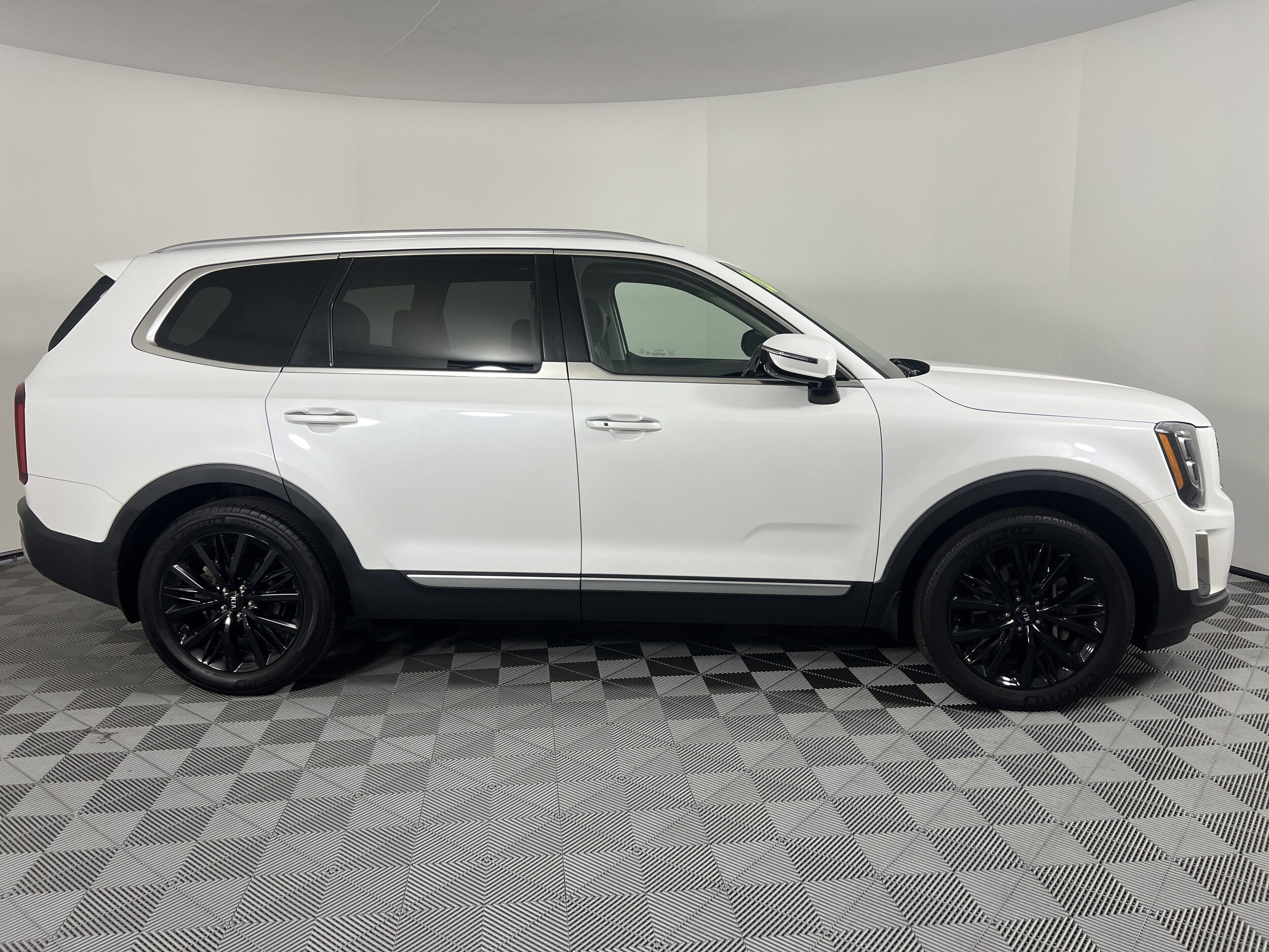 2020 Kia Telluride SX photo 2