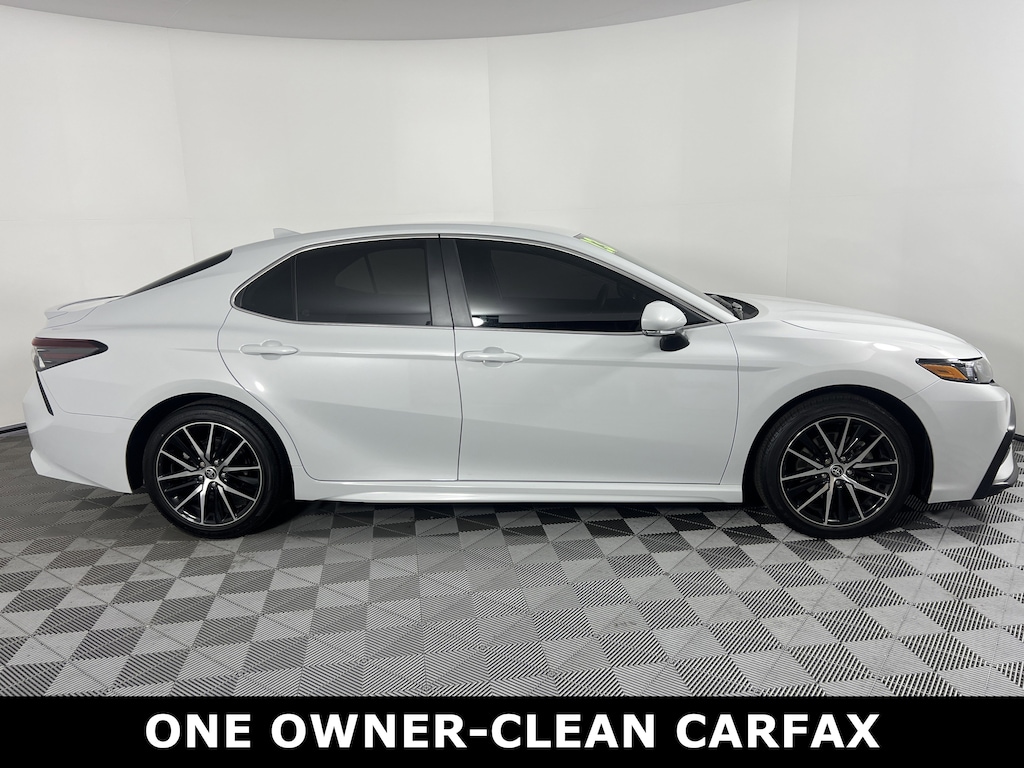 Used 2023 Toyota Camry SE Sedan