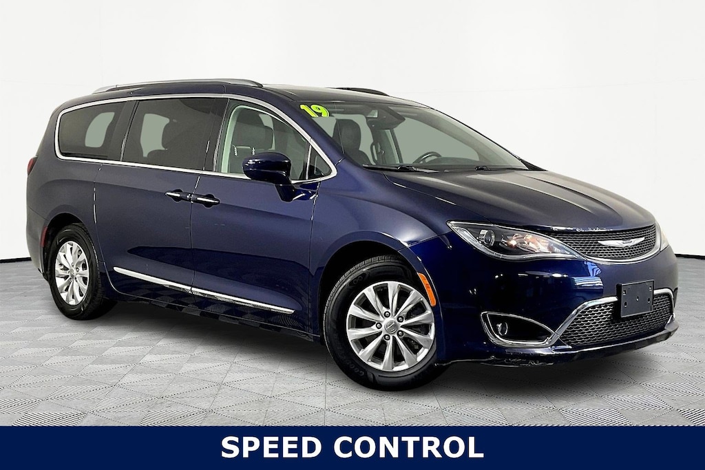 Used 2019 Chrysler Pacifica Touring L Van Passenger Van