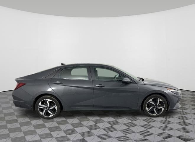2023 Hyundai Elantra SEL photo 2