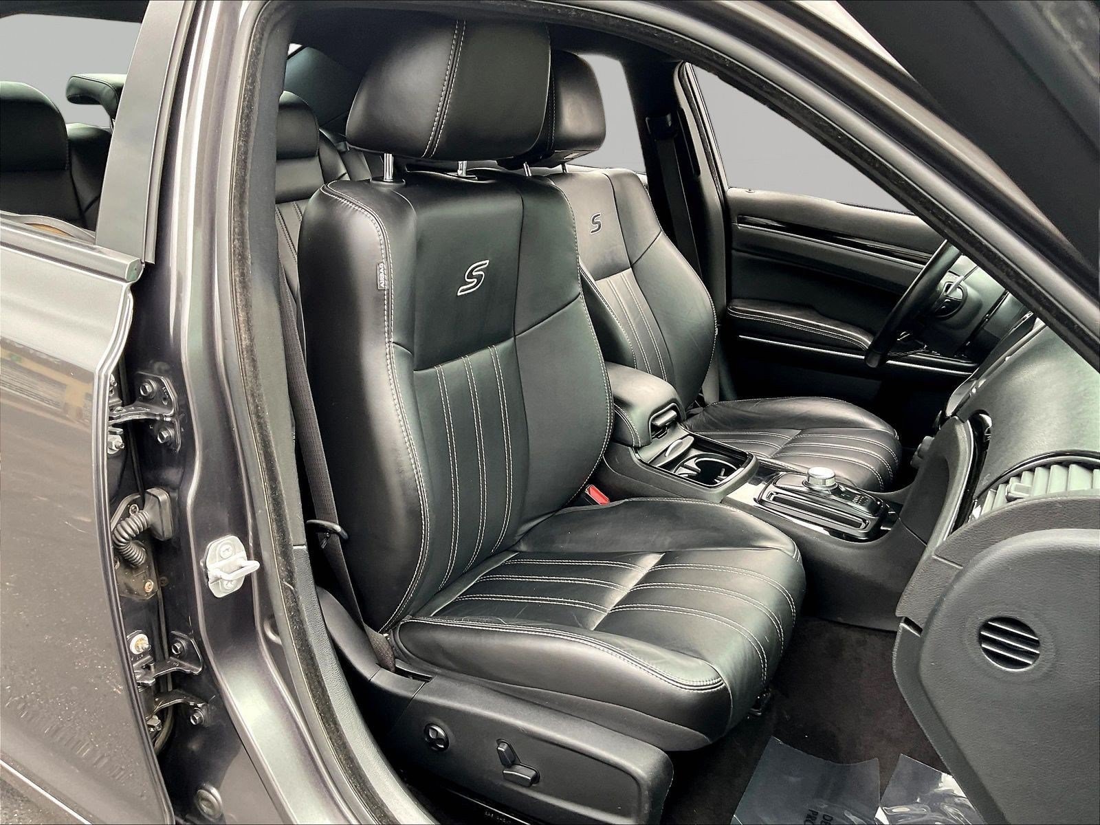 2018 Chrysler 300 S - Photo 30