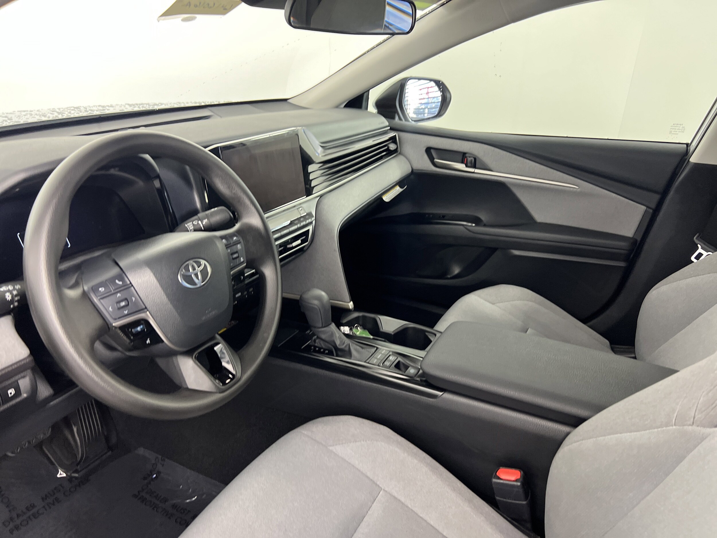 2025 Toyota Camry LE photo 4