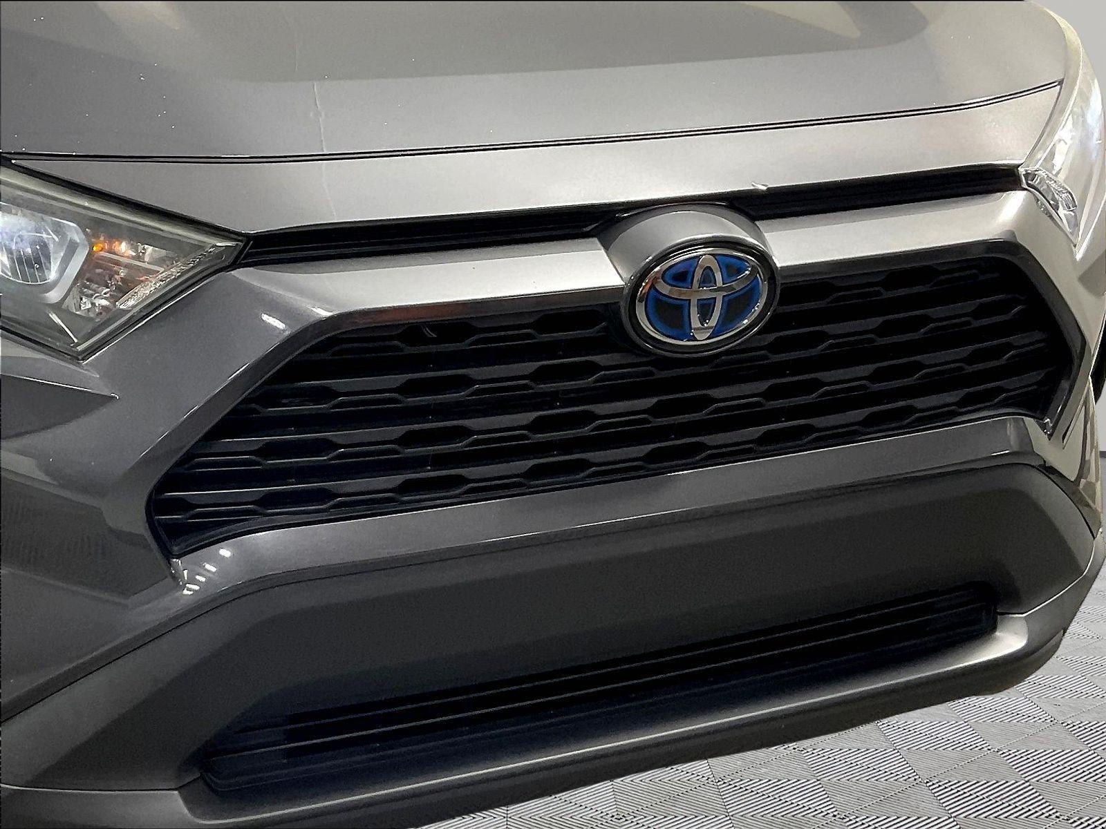 2019 Toyota RAV4 LE - Photo 32