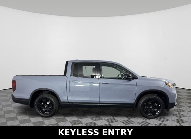 2025 Honda Ridgeline Black Edition photo 2